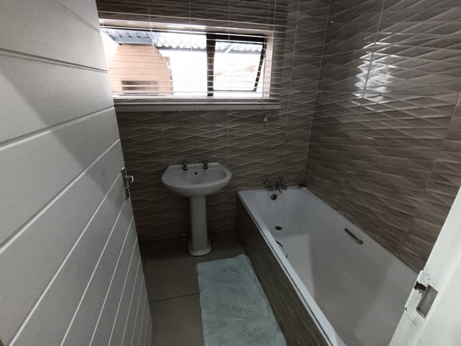 4 Bedroom Property for Sale in Geelhoutpark North West